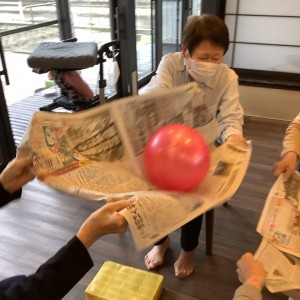 レク紹介★新聞リレー