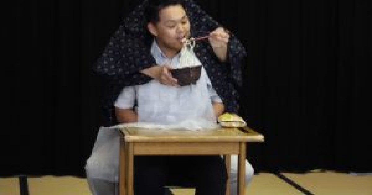 誕生会で二人羽織披露でーす♪ ちくしの荘 デイサービスセンター 宝満福祉会 誕生会で二人羽織披露でーす♪ ちくしの荘 デイサービスセンター 宝満福祉会